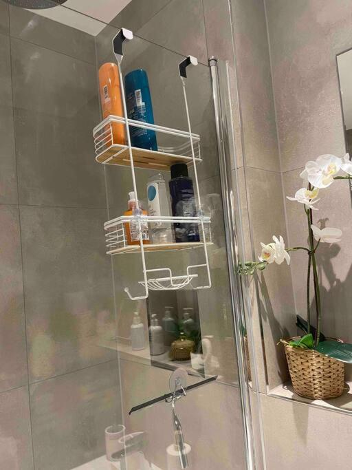 Stylish And Cosy 2 Bedroom Flat In Кройдон Екстериор снимка