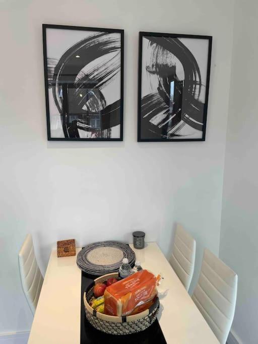 Stylish And Cosy 2 Bedroom Flat In Кройдон Екстериор снимка