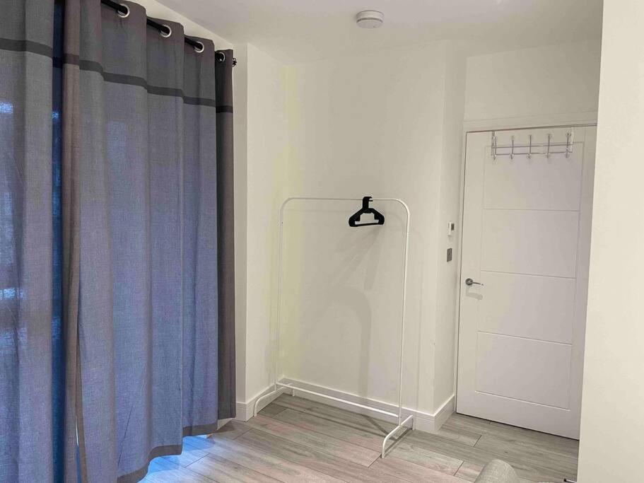 Stylish And Cosy 2 Bedroom Flat In Кройдон Екстериор снимка