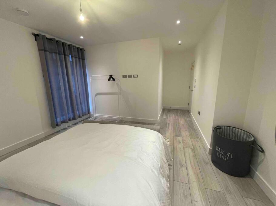 Stylish And Cosy 2 Bedroom Flat In Кройдон Екстериор снимка