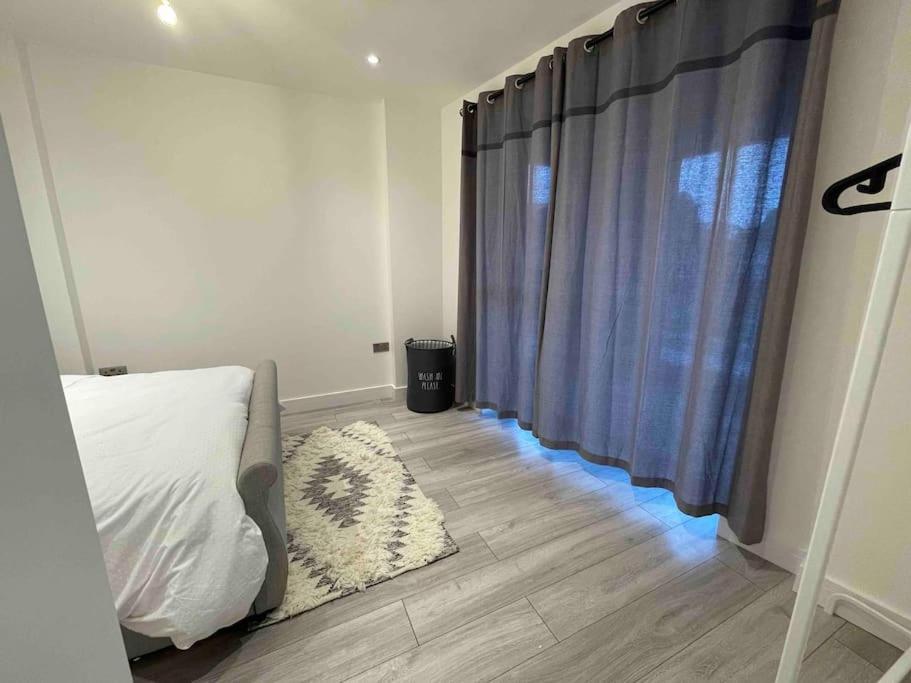 Stylish And Cosy 2 Bedroom Flat In Кройдон Екстериор снимка