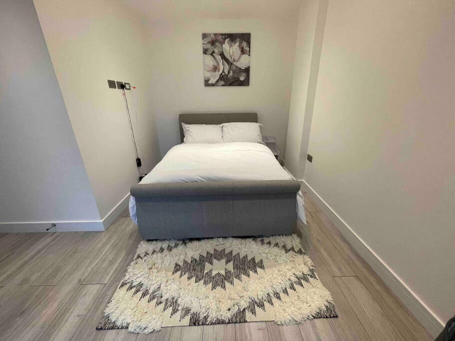 Stylish And Cosy 2 Bedroom Flat In Кройдон Екстериор снимка